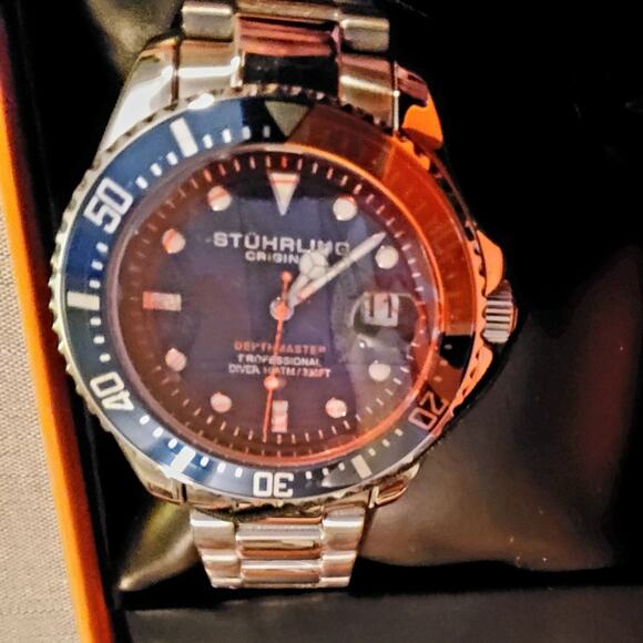 STÜHRLING MEN'S DEPTH MASTER WATCH WITH SILVER CASE AND SILVER BRACELET - Picture 5 of 5